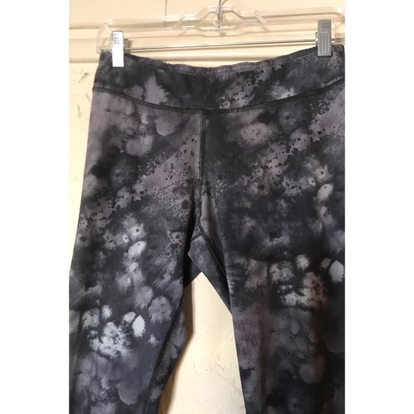 Champion Athletic Leggings, Black/Grey Abstract Design, Size Medium - Picture 15 of 17